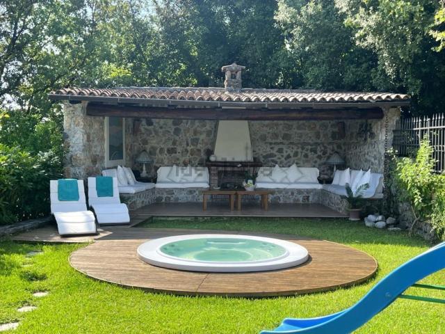 Case e ville in vendita di 150 m² in Via dell&apos Eriche
