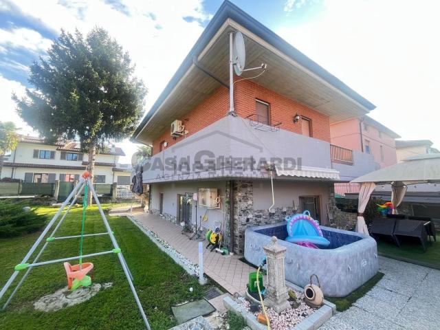 Case e ville in vendita di 150 m² in Via della fattoria