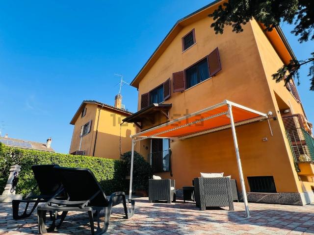 Case e ville in vendita di 150 m² in Via della Liberazione, 20