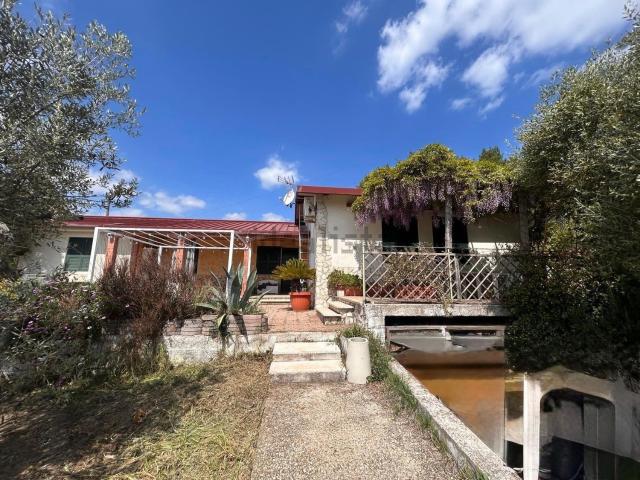 Case e ville in vendita di 150 m² in Via Della Torretta