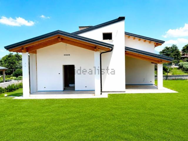 Case e ville in vendita di 150 m² in Via delle Cisternole, 101