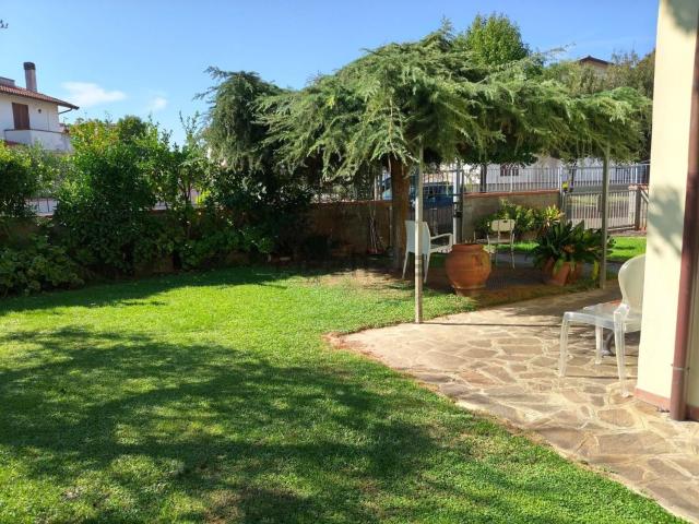 Case e ville in vendita di 150 m² in Via E. Che Guevara, 38