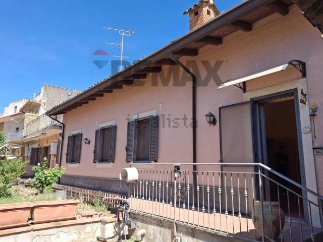 Case e ville in vendita di 150 m² in Via Fiorita, 17