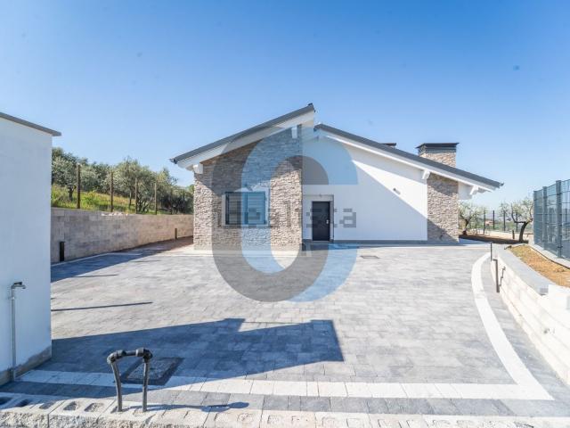 Case e ville in vendita di 150 m² in Via Frascati Colonna, 32