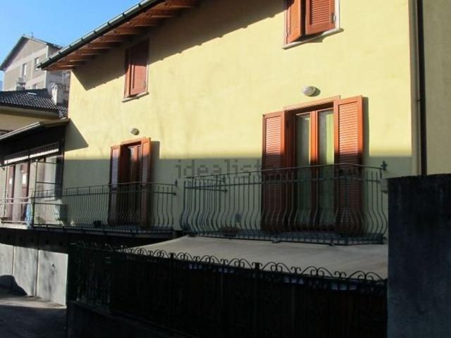 Case e ville in vendita di 150 m² in Via Fumagalli