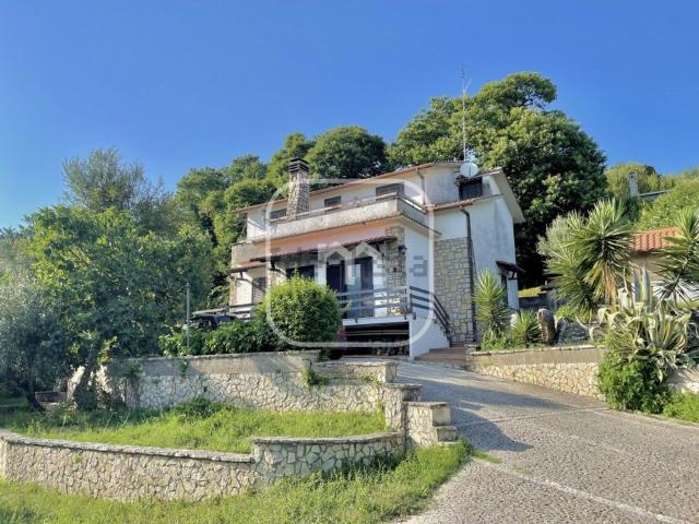 Case e ville in vendita di 150 m² in Via Intercomunale di Valenza, 5