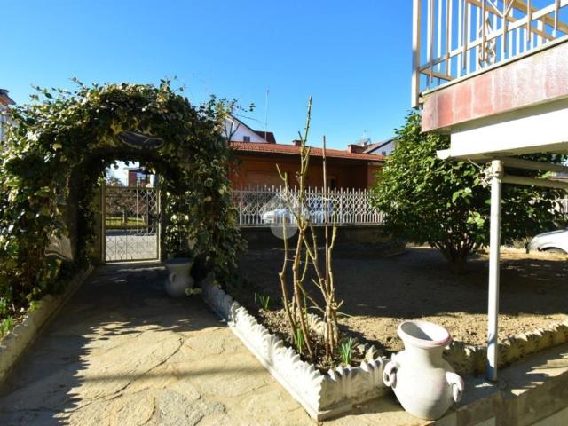 Case e ville in vendita di 150 m² in Via Ischia, 5