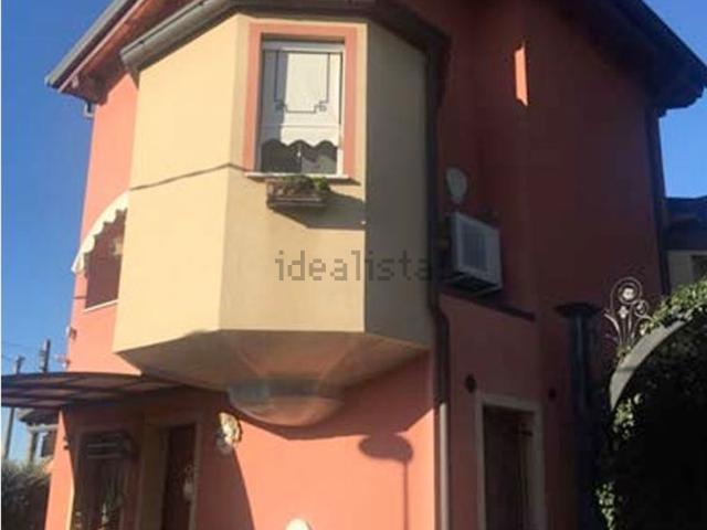 Case e ville in vendita di 150 m² in Via IV Novembre, 21