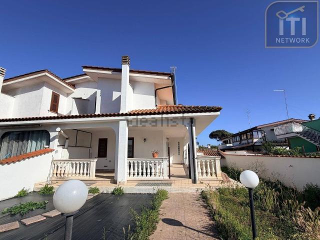 Case e ville in vendita di 150 m² in Via Oceano Atlantico