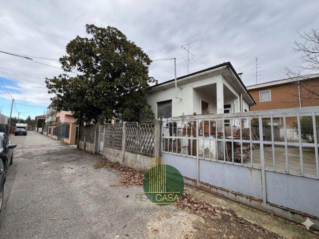 Case e ville in vendita di 150 m² in Via Oristano, 11