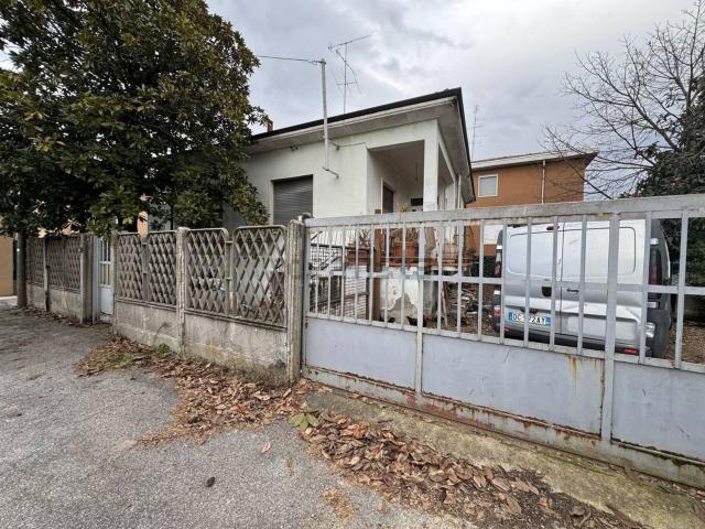 Case e ville in vendita di 150 m² in Via Oristano, 11