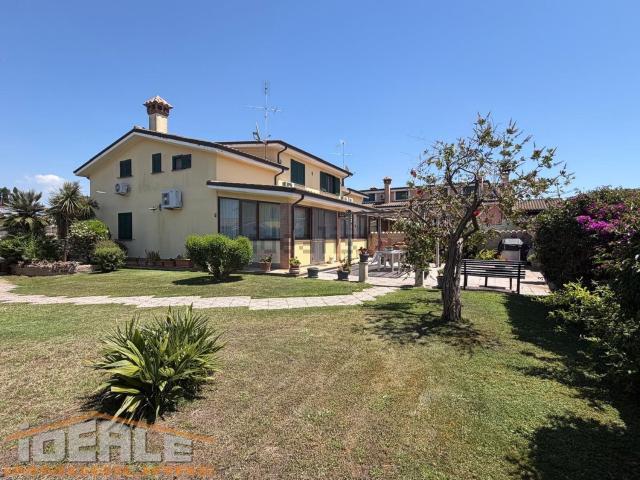 Case e ville in vendita di 150 m² in Via Motomeccanica, 37
