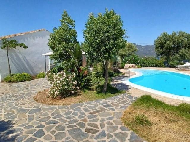 Case e ville in vendita di 150 m² in Via Monte Ladu, 34