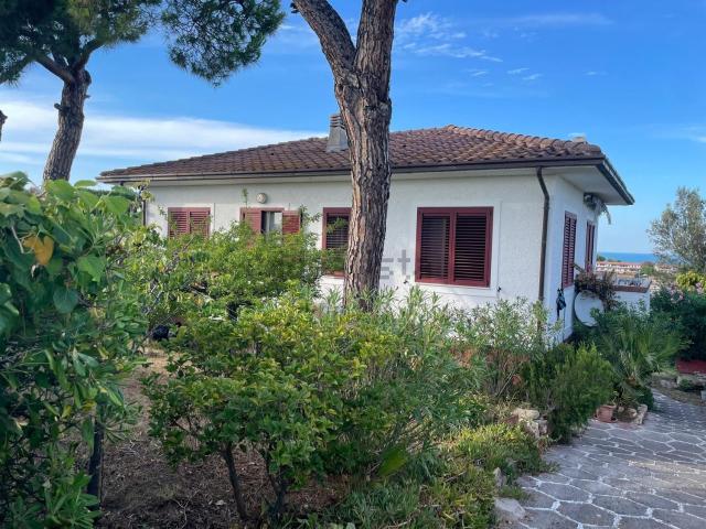 Case e ville in vendita di 150 m² in Via Marina II
