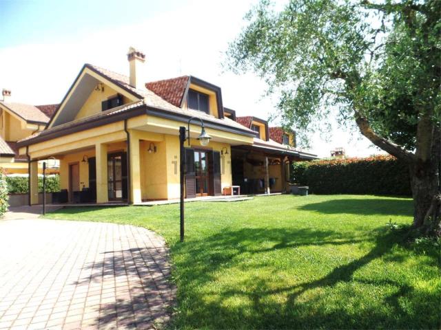 Case e ville in vendita di 150 m² in Via Mastruccia, 138