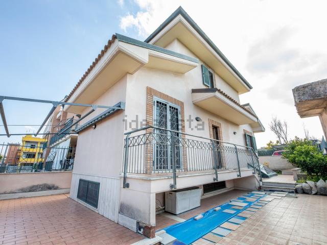 Case e ville in vendita di 150 m² in Via Sommatino