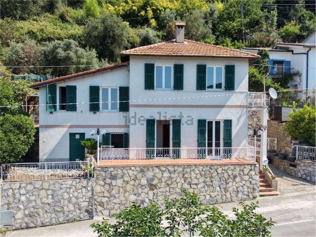 Case e ville in vendita di 150 m² in Via San Maurizio di Monti