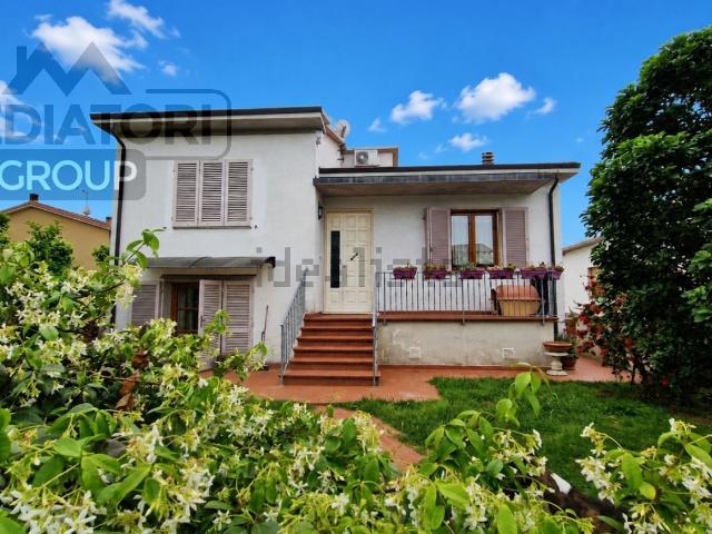 Case e ville in vendita di 150 m² in Via San Donato, 11