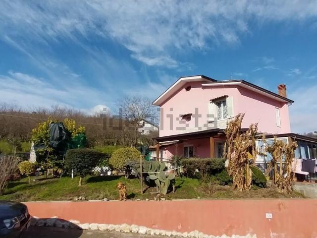 Case e ville in vendita di 150 m² in Via Schiti, 20