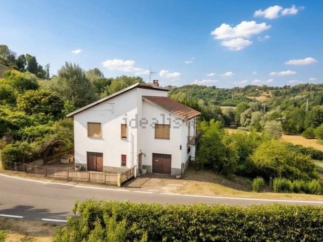 Case e ville in vendita di 150 m² in Via Serra D&apos Asti, 61