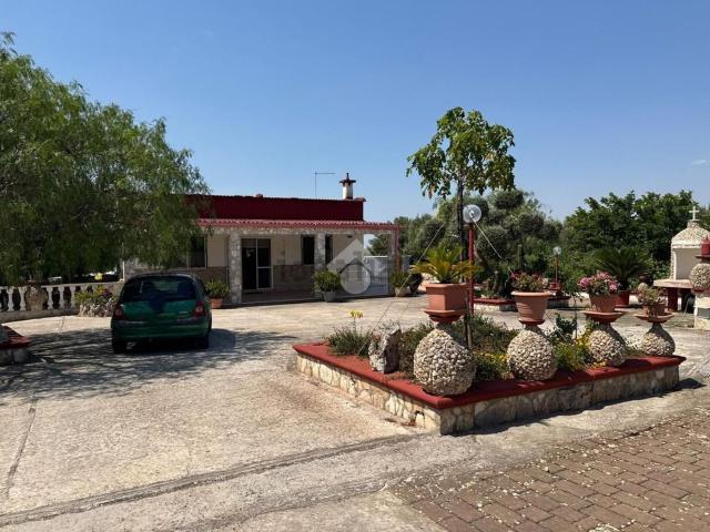 Case e ville in vendita di 235 m² in Via Spezzatarallo, 15