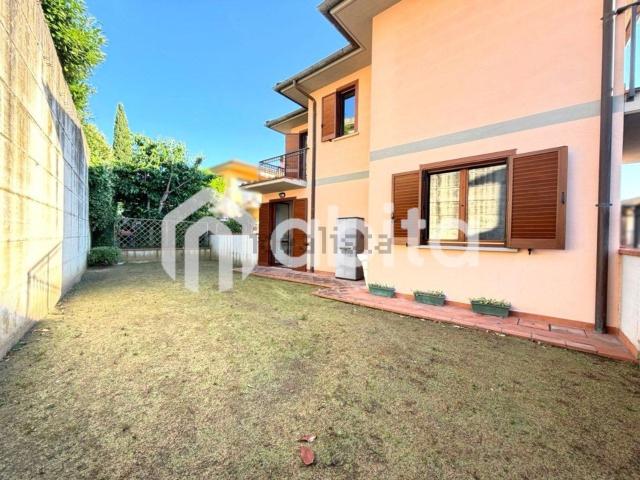 Case e ville in vendita di 150 m² in Via Poggiolino