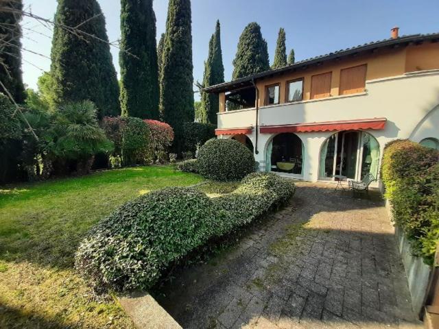 Case e ville in vendita di 150 m² in Via Dottor Angelo Omodeo, 2