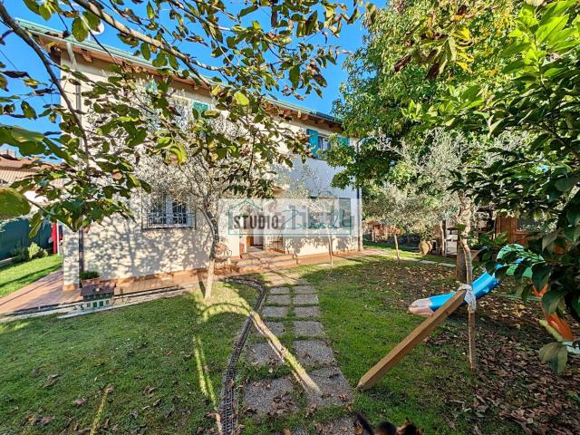 Case e ville in vendita di 150 m² in Via Pardini