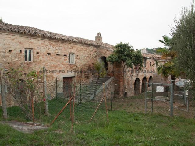 Case e ville in vendita di 150 m² in Via Piana Santi