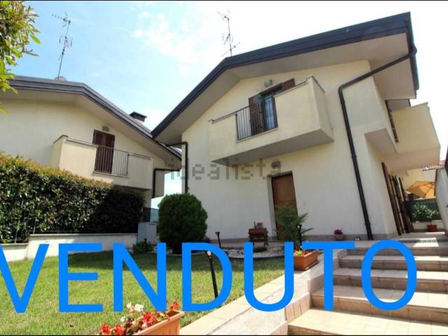 Case e ville in vendita di 150 m² in Via Privata E. Maiorana, 10