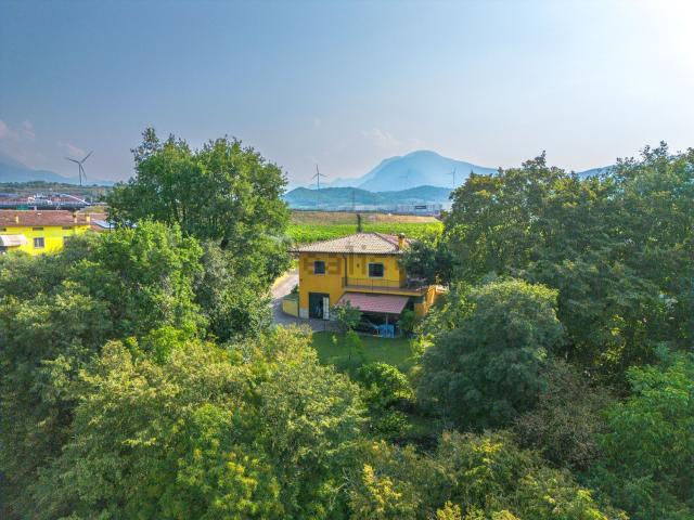 Case e ville in vendita di 150 m² in Via Progni
