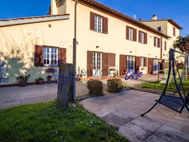 Case e ville in vendita di 150 m² in Via Provinciale Vicarese