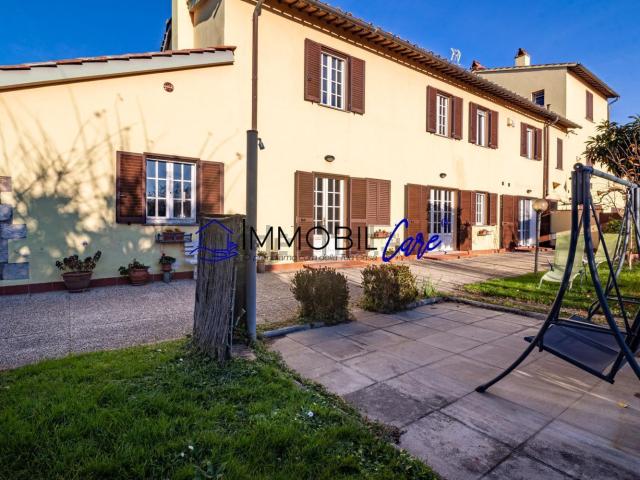 Case e ville in vendita di 150 m² in Via Provinciale Vicarese