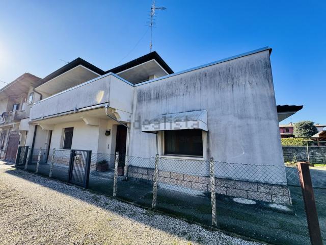 Case e ville in vendita di 150 m² in Via Roma
