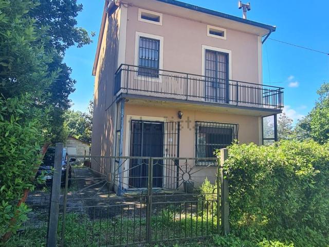 Case e ville in vendita di 150 m² in Via Romana Est
