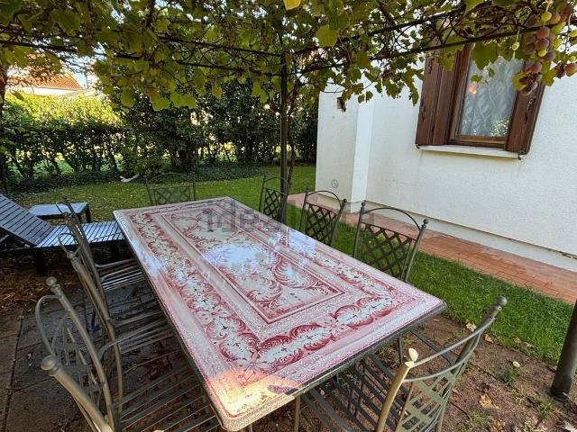 Case e ville in vendita di 150 m² in Via Roncole