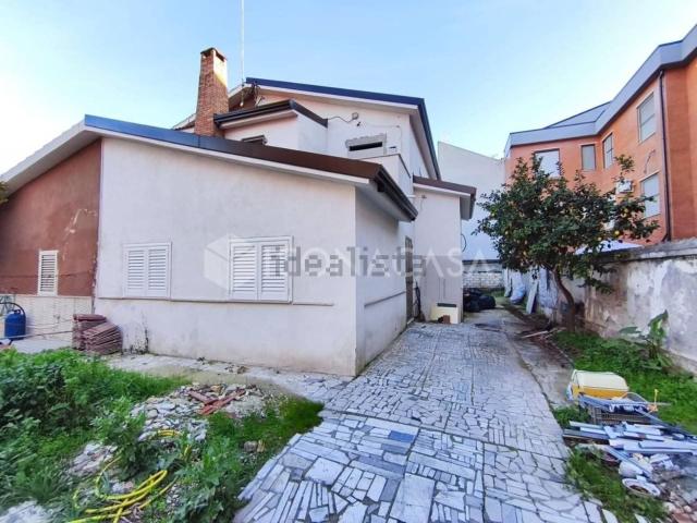 Case e ville in vendita di 150 m² in Via Taranto, 267
