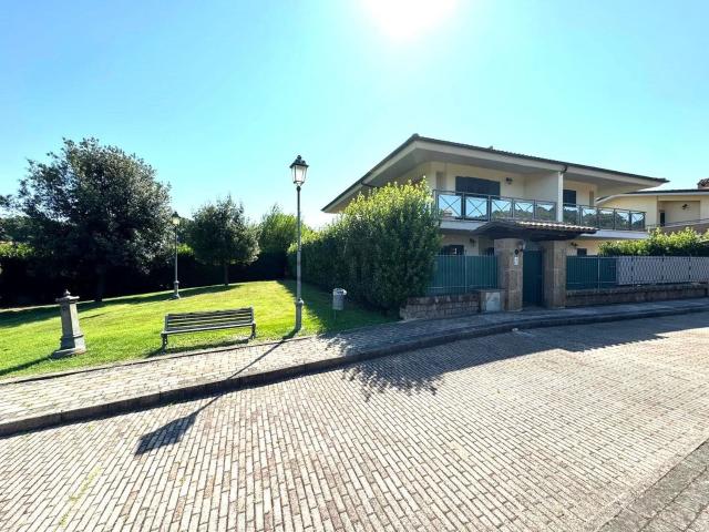 Case e ville in vendita di 150 m² in Via Terre dei Consoli