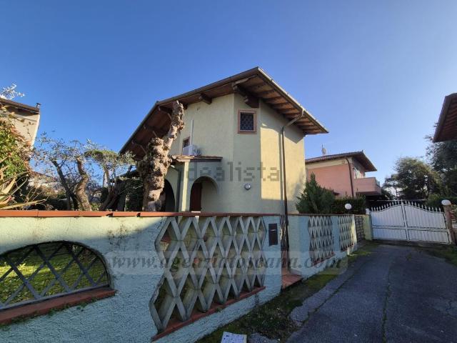 Case e ville in vendita di 150 m² in Via Terreni Pacchiani