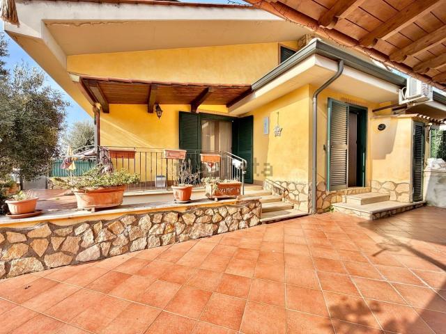 Case e ville in vendita di 150 m² in Via Trevi Nel Lazio, 18