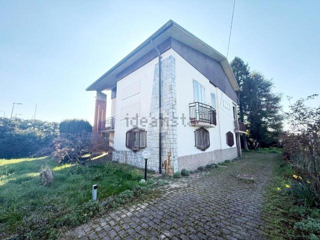 Case e ville in vendita di 150 m² in Via Ugo Foscolo, 30