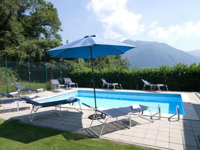 Case e ville in vendita di 150 m² in Via Valle Intelvi