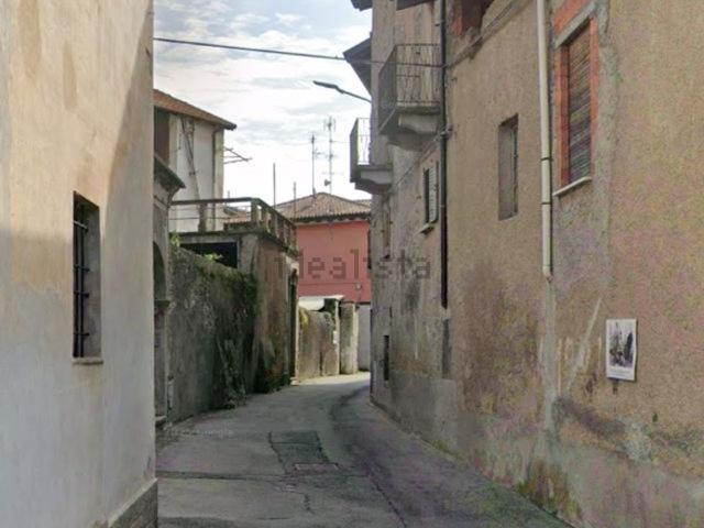 Case e ville in vendita di 150 m² in Via Vergante