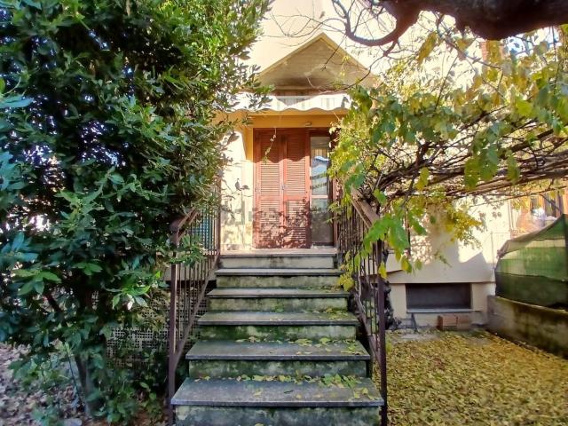 Case e ville in vendita di 150 m² in Via Viorate