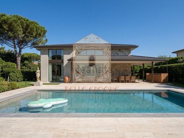 Case e ville in vendita di 150 m² in Viale Versilia, 158