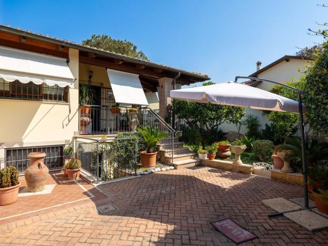 Case e ville in vendita di 150 m² in Viale di Castel Porziano