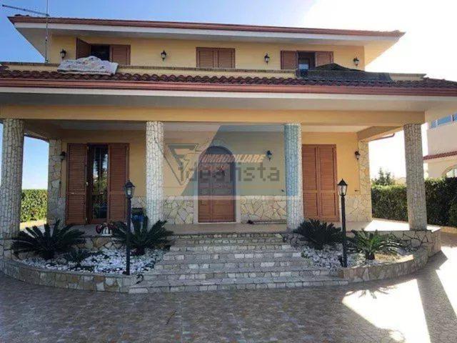 Case e ville in vendita di 150 m² in Viale Edoardo Garrone