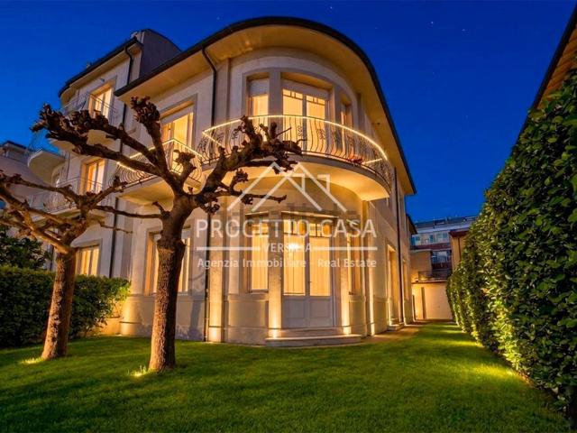 Case e ville in vendita di 150 m² in Viale Ermenegildo Pistelli