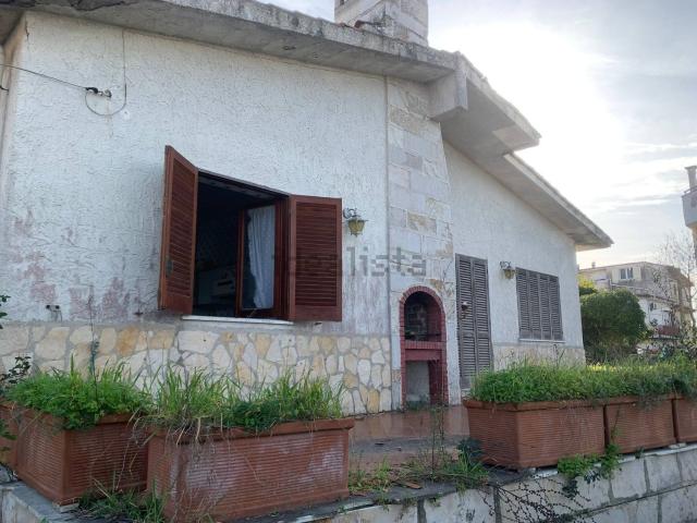 Case e ville in vendita di 150 m² in Viale Lenin