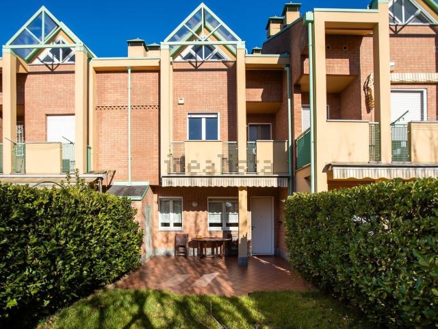 Case e ville in vendita di 150 m² in Viale Maina, 64